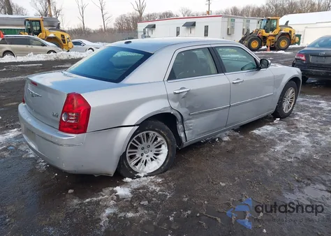2010 Chrysler 300 Touring/Signature Series/Executive Series z USA, uszkodzony, nr VIN 2C3CA5CV8AH122749